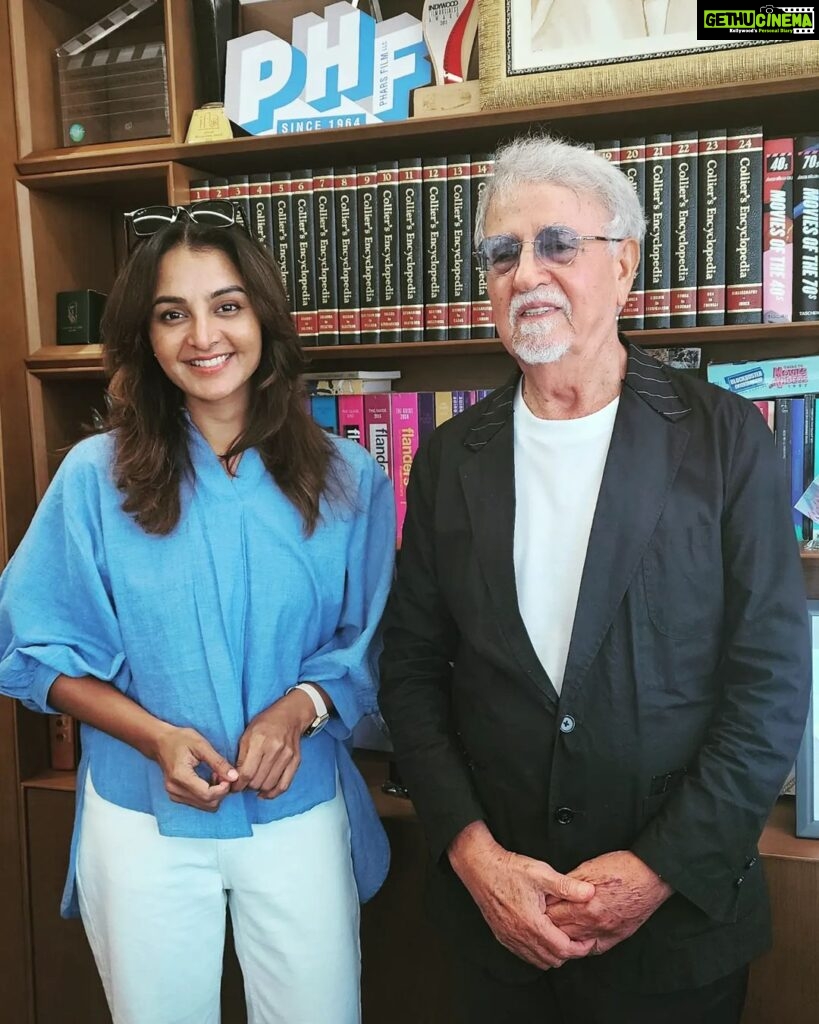 Manju Warrier Instagram - Had the pleasure of meeting Mr. Ahmad Golchin, Chairman of Phars Film Company, UAE. Dear Sir, thank you very much for spending quality time and sharing your experiences and views on world cinema. Your passion and knowledge is truly inspiring. #ahmadgolchin #pharsfilms #starcinemas