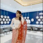 Meera Nandan Instagram – I visited Malabar Gold & Diamonds brand new outlet at Mazyad Mall, which is their biggest showroom in Abu Dhabi. This massive 5000+ sq. ft showroom showcases over 30,000 gold & diamond jewellery designs from over 20 different countries. 

I just couldn’t take my eyes off some new designs on display from ethnix, ERA, MINE and  VIRAAZ collection.

.

@malabargoldanddiamonds 

#Malabargoldanddiamonds
#goldjewellery #mazyadmall #inabudhabi