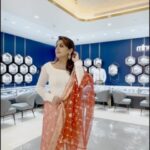 Meera Nandan Instagram - I visited Malabar Gold & Diamonds brand new outlet at Mazyad Mall, which is their biggest showroom in Abu Dhabi. This massive 5000+ sq. ft showroom showcases over 30,000 gold & diamond jewellery designs from over 20 different countries. I just couldn’t take my eyes off some new designs on display from ethnix, ERA, MINE and VIRAAZ collection. . @malabargoldanddiamonds #Malabargoldanddiamonds #goldjewellery #mazyadmall #inabudhabi