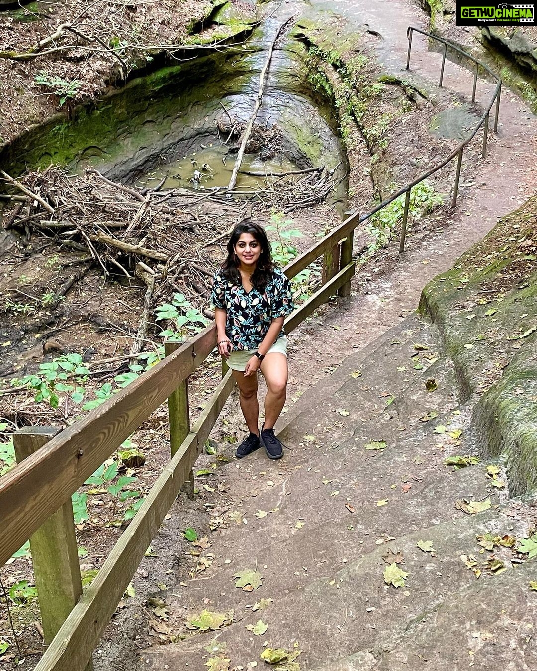 Meera Nandan Instagram - Some journeys take you farther from where you came from, but closer to where you belong ☘️🍂 . Pic taken by a stranger 🤪 Couldn’t stop posting these pictures while I was scrolling through the gallery just before entering the studio to do my show #backatworktoday . #nature #closetonature #hike #solotrip #ustrip2022 #chicago #love #happy #selflove #starvedrockstatepark #illinois #positivevibes #instagood #revisitingmemories #allheart Starved Rock State Park