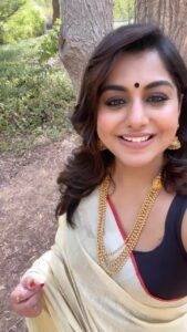 Meera Nandan Instagram - Love this time of the year 🌼 #festivities #love #onam #onamishere #malayalee #kerala #reels #onamreels #indianwear #instagood #reelsofinstagram Al Noor Island