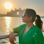 Meera Nandan Instagram – It’s almost impossible to watch a sunset and not pose 🤪 ☀️ 

.

📸 @nitapanicker 

.

#sunsetlover #sunset #beach #dubai #atlantis #mydubai #positivevibes #happy #allsmiles #instagood #sky #love #saturday #happyweekend The Pointe