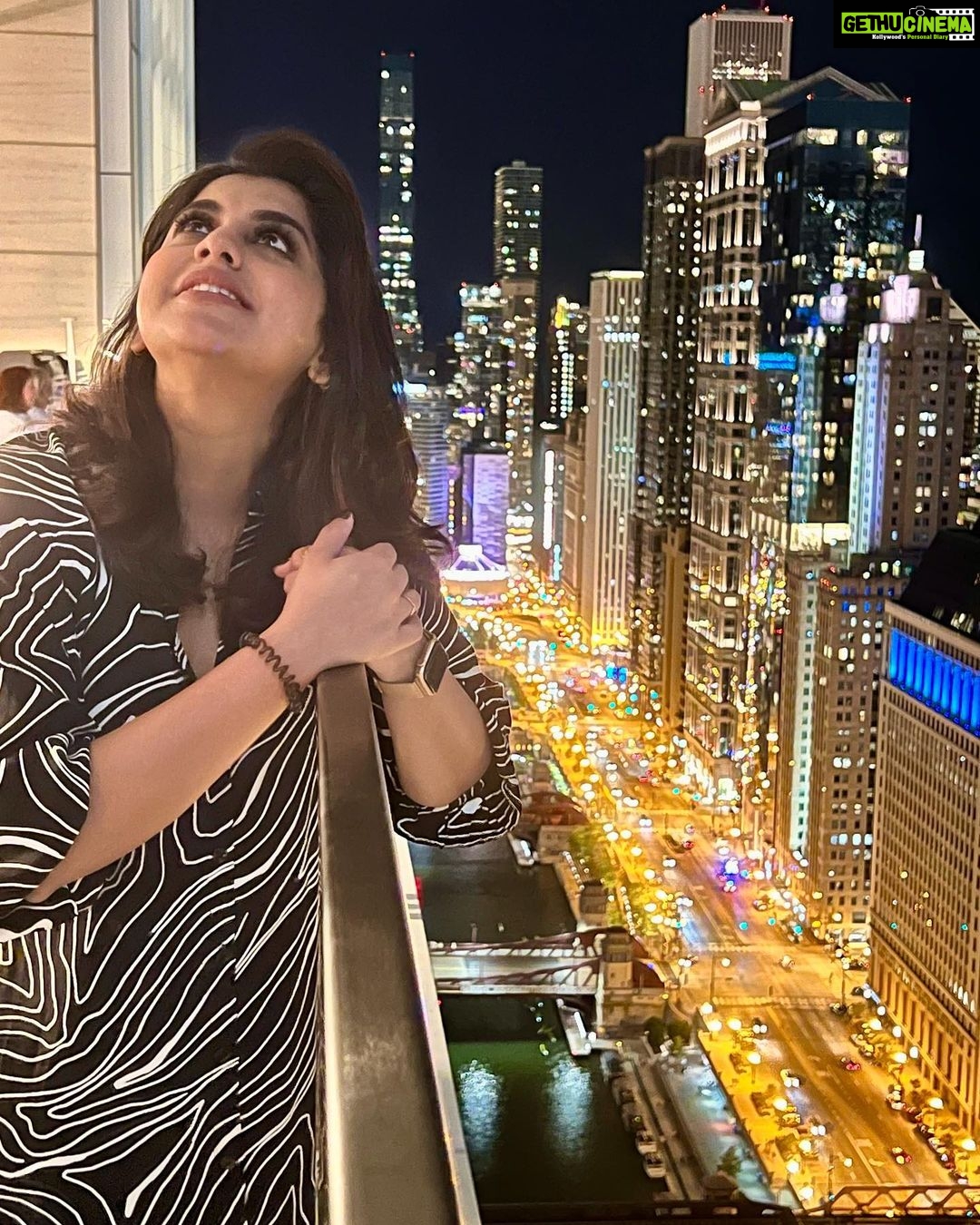 Meera Nandan Instagram - Chicago nights and city lights ✨ . 📸 @pooja_sasidhar . #ustrip2022 #chicago #chicagonights #city #solotrip #selflove #love #ustrip #sundaynight #happysoul #solo #positivevibes #allheart Downtown On The Chicago River