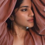 Megha Akash Instagram - Anything is possible With sunshine and a little pink 💖 📸 @irst_photography #photooftheday #pinkpinkpink #love