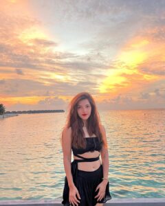 Mehrene Kaur Pirzada Instagram - Coz 🏝️ life is a vibe 😎