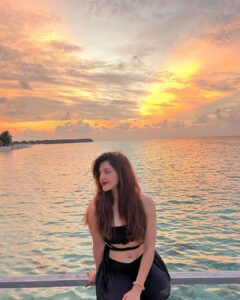 Mehrene Kaur Pirzada Instagram - Coz 🏝️ life is a vibe 😎