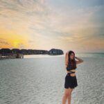 Mehrene Kaur Pirzada Instagram - Coz 🏝️ life is a vibe 😎 Maldives