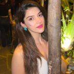 Mehrene Kaur Pirzada Instagram - Glitter ✨ Titlie