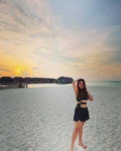 Mehrene Kaur Pirzada Instagram - Coz 🏝️ life is a vibe 😎