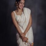 Mirnalini Ravi Instagram - #OnamAshamsakal 🌸 Wishing everyone happiness & Joy 👻