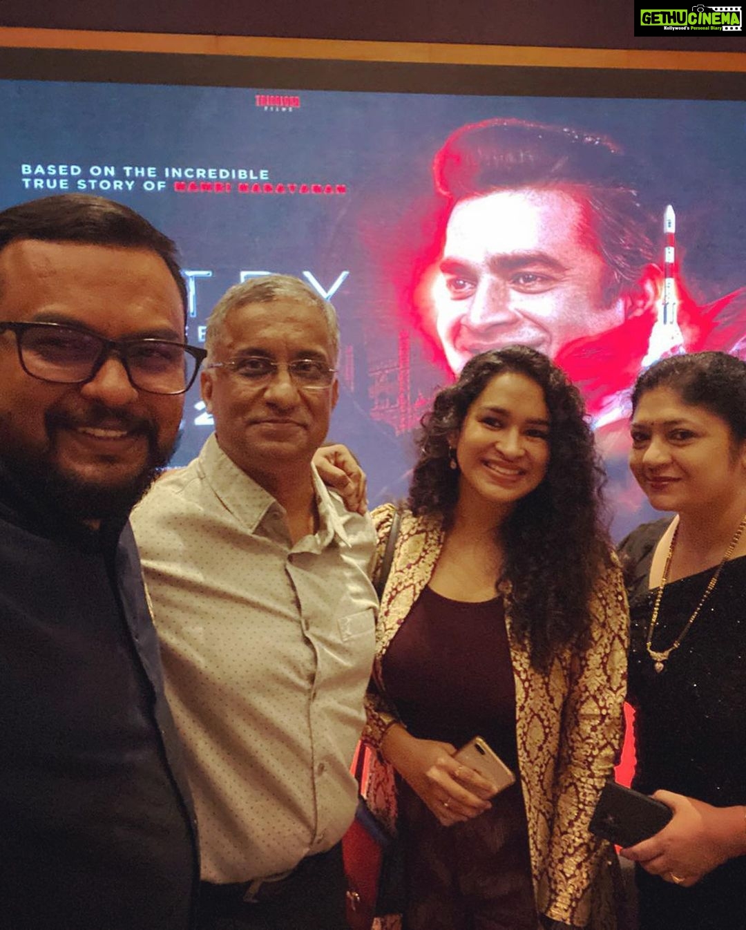 Misha Ghoshal Instagram - With my #rocketry family nd frnz ❤️❤️❤️