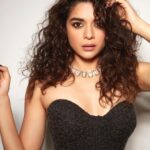 Mithila Palkar Instagram – Hey, you 🖤

@shreejarajgopal 
@sahithya.shetty 
@deepalid10 

📸 @shivamguptaphotography

Outfit @boraamritraj 
Necklace @swarovski 
Rings @houseofjskjewels @kaj.finejewellery 
Shoes @aldo_shoes