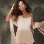 Mithila Palkar Instagram – Eazy Breezy! 🐣

@shreejarajgopal 
@sadhnasingh1 
@deepalid10 

📸 @arifminhaz