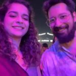 Mithila Palkar Instagram - I haven’t stopped smiling since this evening at @spokenfest ! So many of you came and gave us so much love. Thank youuuu! I’m so humbled and happy and grateful! 🤍 Thank you @tessjoseph19 @roshan1970 @shantanuanandpoetry @kommuneity for giving me this! Being on the Spoken stage is just too special :) JIO garden, mumbai
