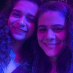 Mithila Palkar Instagram - I haven’t stopped smiling since this evening at @spokenfest ! So many of you came and gave us so much love. Thank youuuu! I’m so humbled and happy and grateful! 🤍 Thank you @tessjoseph19 @roshan1970 @shantanuanandpoetry @kommuneity for giving me this! Being on the Spoken stage is just too special :) JIO garden, mumbai