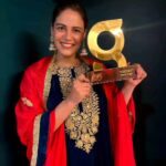 Mona Singh Instagram - Awards are always special #aboutlastnight #goldenglory2021 @shimmerentertainment @lathiwalatasneem @namita_rajhans @brandsimpact Big thank u to @heenakochharofficial for this beautiful outfit