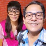 Mona Singh Instagram – Mona pranked 😂 told her do the “grunt” sound after I say “ I am peppa pig “ .. what do u think she said .. after realising it’s not the grunt sound 
Ps – not my concept .. it a trending concept .. description is for those who don’t reel much 🥰 #jassinandu #gauravmona