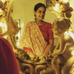 Mona Singh Instagram – Happy in a saree #sareelove #red #instagram