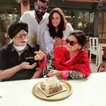 Mona Singh Instagram – Happy anniversary to the most wonderful parents in the world . Love u both mumma papa 💖💓 #daughterlove #parentslove #anniversary
