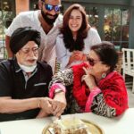Mona Singh Instagram – Happy anniversary to the most wonderful parents in the world . Love u both mumma papa 💖💓 #daughterlove #parentslove #anniversary