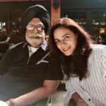 Mona Singh Instagram - Happy anniversary to the most wonderful parents in the world . Love u both mumma papa 💖💓 #daughterlove #parentslove #anniversary