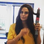Mona Singh Instagram – Totally in love with my Dyson AirWrap. It’s become so easy now to style my hair at home and that too with absolutely no heat damage ✨

@dyson_india taking care of all my moods with such fun attachments! Should I curl or try waves? 

#DysonIndia #DysonAirwrap #DysonHairAtHome