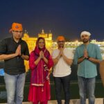 Mona Singh Instagram – Early morning Darshan #waheguru #goldentemple  #amritsar @aamirkhanproductions @advaitchandan #junaidkhan 
Styled by @smriti.schauhan 
Hair n make by @rohroe 
Outfit by @heenakochharofficial