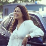 Mona Singh Instagram - The key to being happy is knowing u have the power to choose what to accept n what to let go #happyshooting #bts #shootlife #kolkata