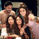 Mona Singh Instagram - In between shots #blackwidows @birsadasgupta @swastikamukherjee13 @shamitashetty_official #selfies #chillvibes @zee5premium
