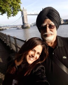 Mona Singh Instagram - Love u dad happpy fathers day ... #myhero #dad #alwaysbyyourside #instaphoto #mystrength