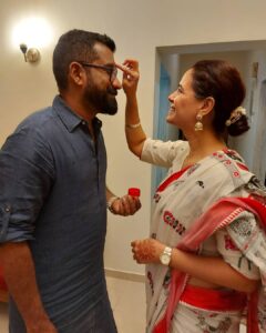 Mona Singh Instagram - Love is ...the Ultimate gift #1stkarwachauth😍 #2020 #love #ourfirst #blessed