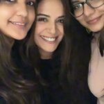 Mona Singh Instagram - This time I was working on my bday and also far far away from home but then my pati made a surprise visit (🥰🥰) n I loved it also big thank u to my #blackwidows family for making my bday so wonderful ... also big thank u to my insta family for all your wishes love u guys #birthdaygirl #surprise #happytimes