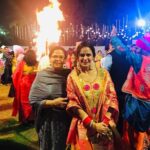 Mona Singh Instagram - Happpyyyy lohri #love #lights #happiness #mygang