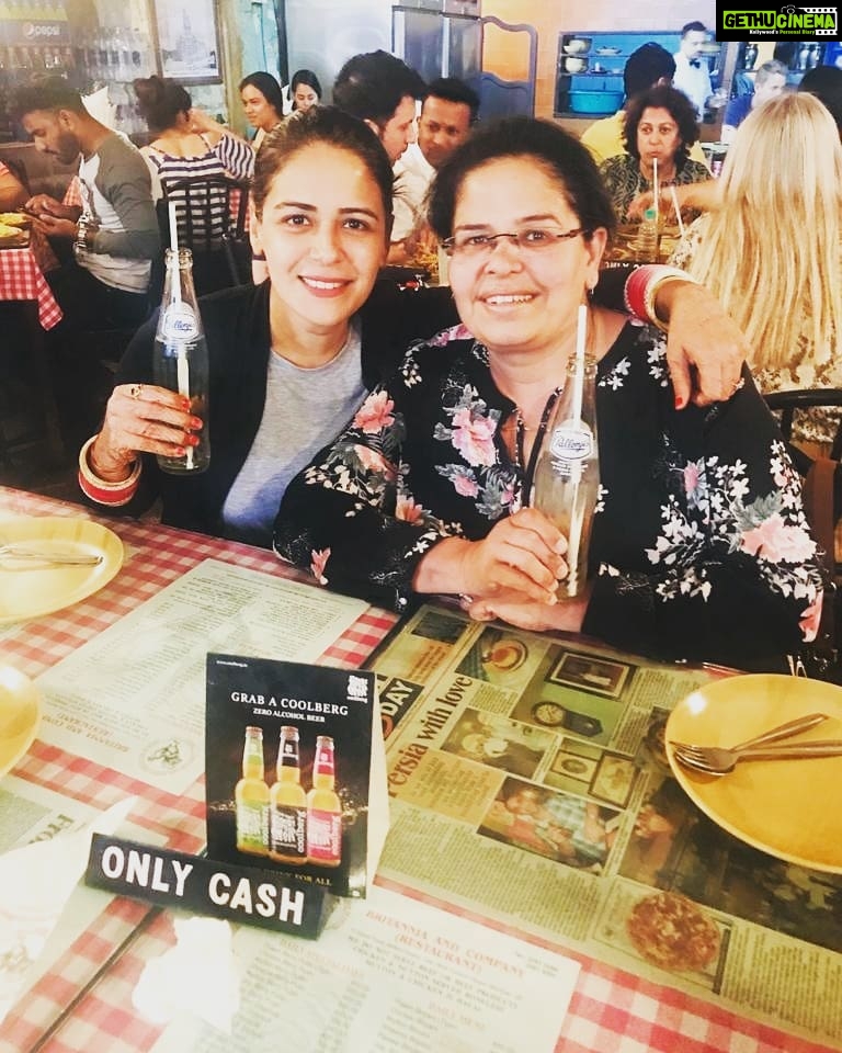Mona Singh Instagram - Happiness is FAMILY TIME #parsifood #britannia #mumbai #funday #happyfaces