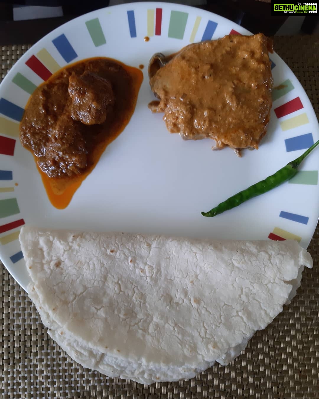 Mona Singh Instagram - U cant just eat good food you've got to talk about it too ,thank u @the_dabbawali for this awesome meal loved the fish curry n chicken n super soft bhakri. Cant wait to order our next meal