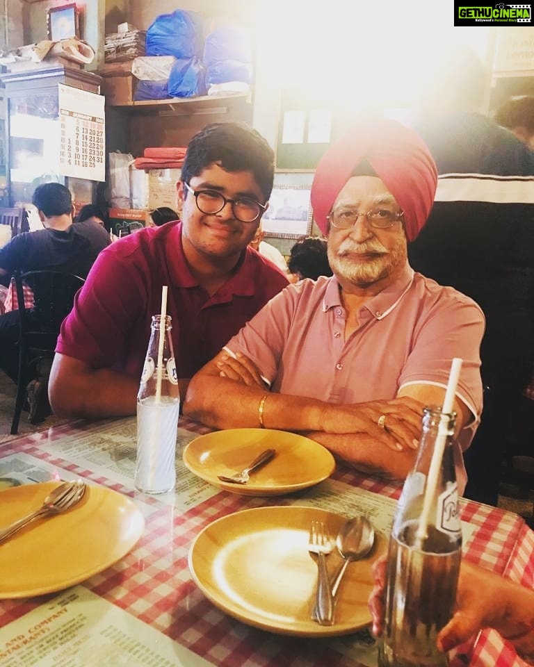 Mona Singh Instagram - Happiness is FAMILY TIME #parsifood #britannia #mumbai #funday #happyfaces