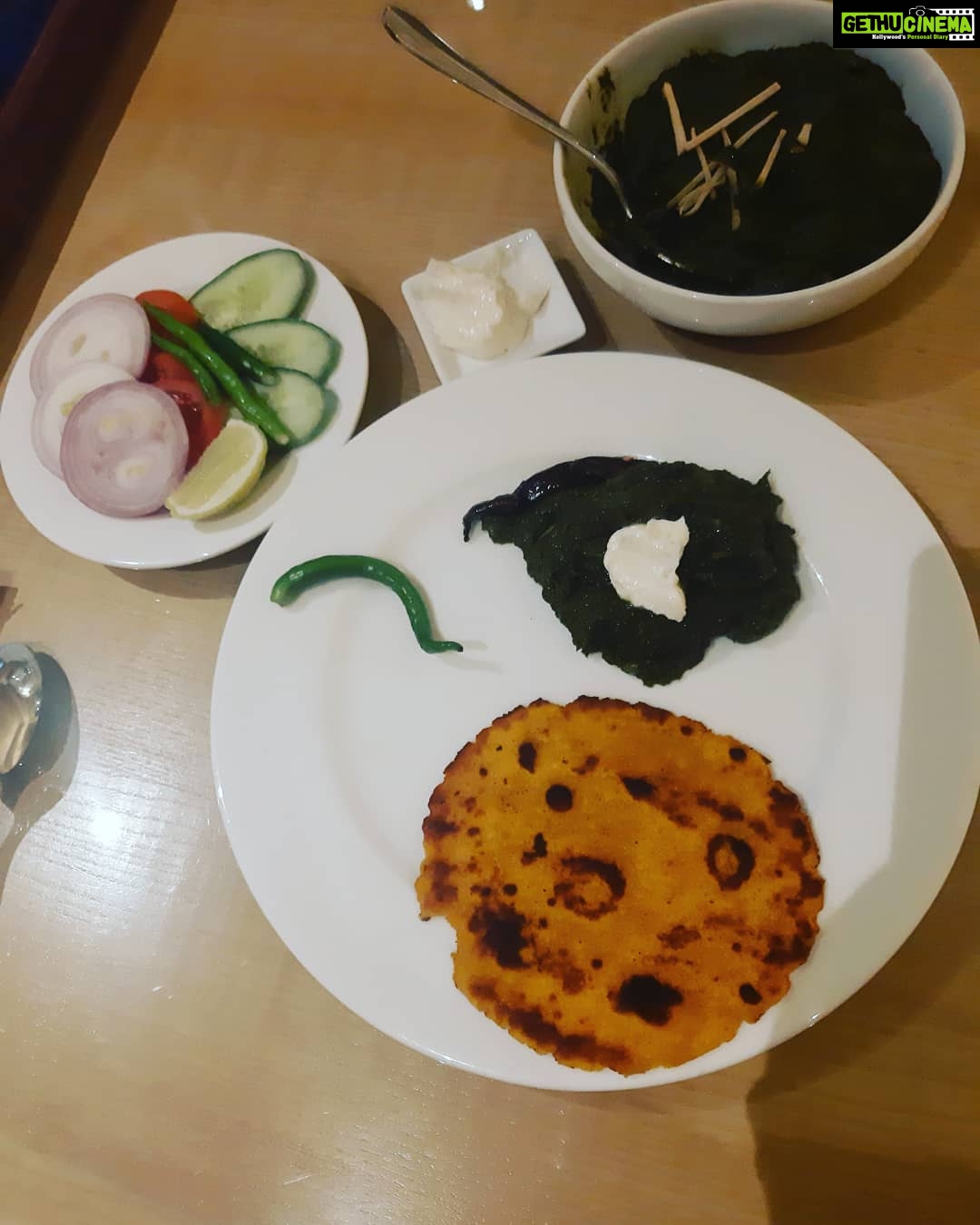 Mona Singh Instagram - Hmmm n this is what my dinner looks like #sarsodasaag #whitebutter #foodgasm #wintertime