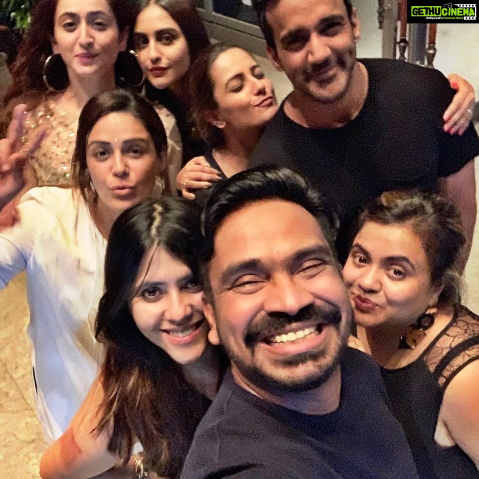 Mona Singh Instagram - Hey u wonder woman Ekta from all the toasts u raised to all the dishes that we ordered all I can say is I feel happy n stuffed🤗 happy birthday #friends #family #birthday #foodcoma