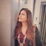 Mona Singh Instagram - #kehnekohumsafarhain #shootmode #posing