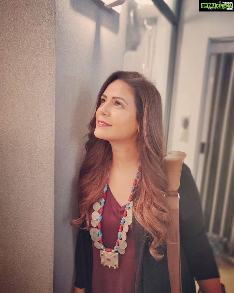 Mona Singh Instagram - #kehnekohumsafarhain #shootmode #posing