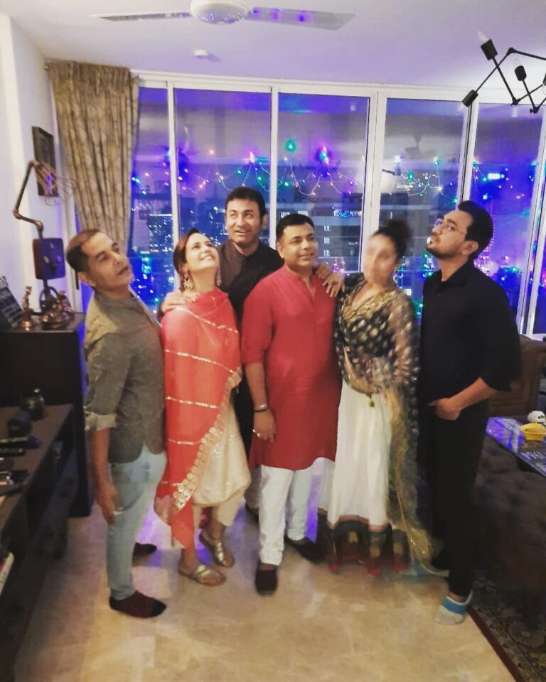 Mona Singh Instagram - Happpy diwali to all #friends #family #happiness #love #food #happyfaces #light