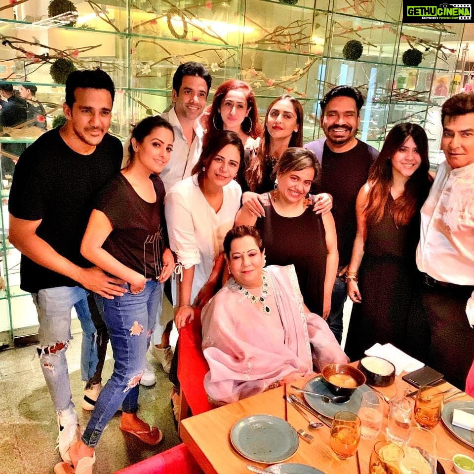Mona Singh Instagram - Hey u wonder woman Ekta from all the toasts u raised to all the dishes that we ordered all I can say is I feel happy n stuffed🤗 happy birthday #friends #family #birthday #foodcoma