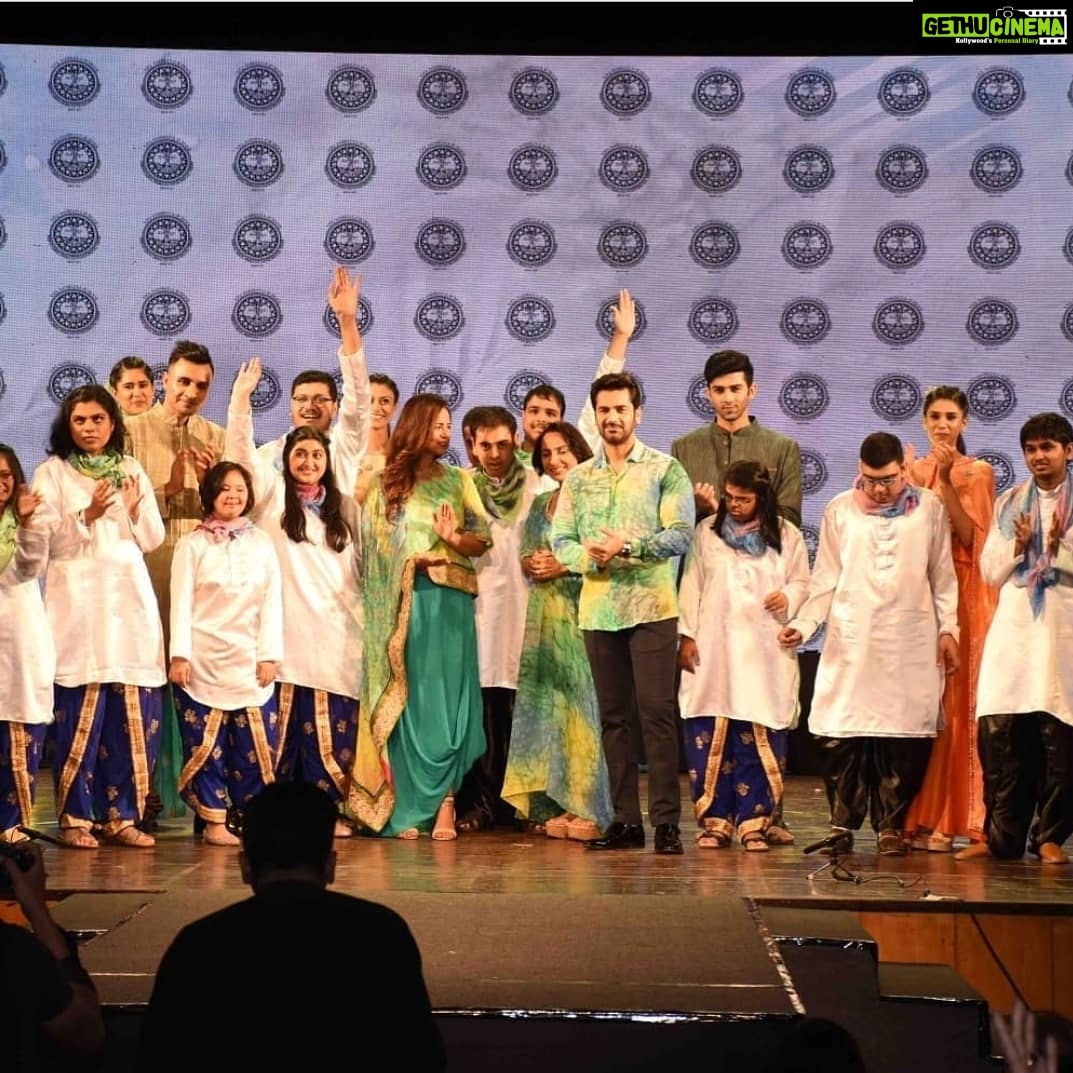Mona Singh Instagram - A change for a good cause is a good Change. Walked the ramp last nite for a good cause organised by my dearest @kedhar.gawde @spjsadhanaschool @krishnamehtastudio #specialkids #goodcause #goodvibes #happiness