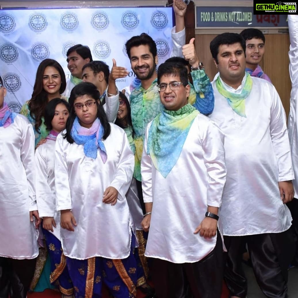 Mona Singh Instagram - A change for a good cause is a good Change. Walked the ramp last nite for a good cause organised by my dearest @kedhar.gawde @spjsadhanaschool @krishnamehtastudio #specialkids #goodcause #goodvibes #happiness