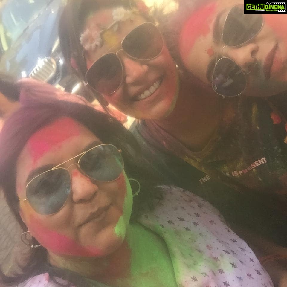 Mona Singh Instagram - Holi haiiii #colors #happiness #friends #holi
