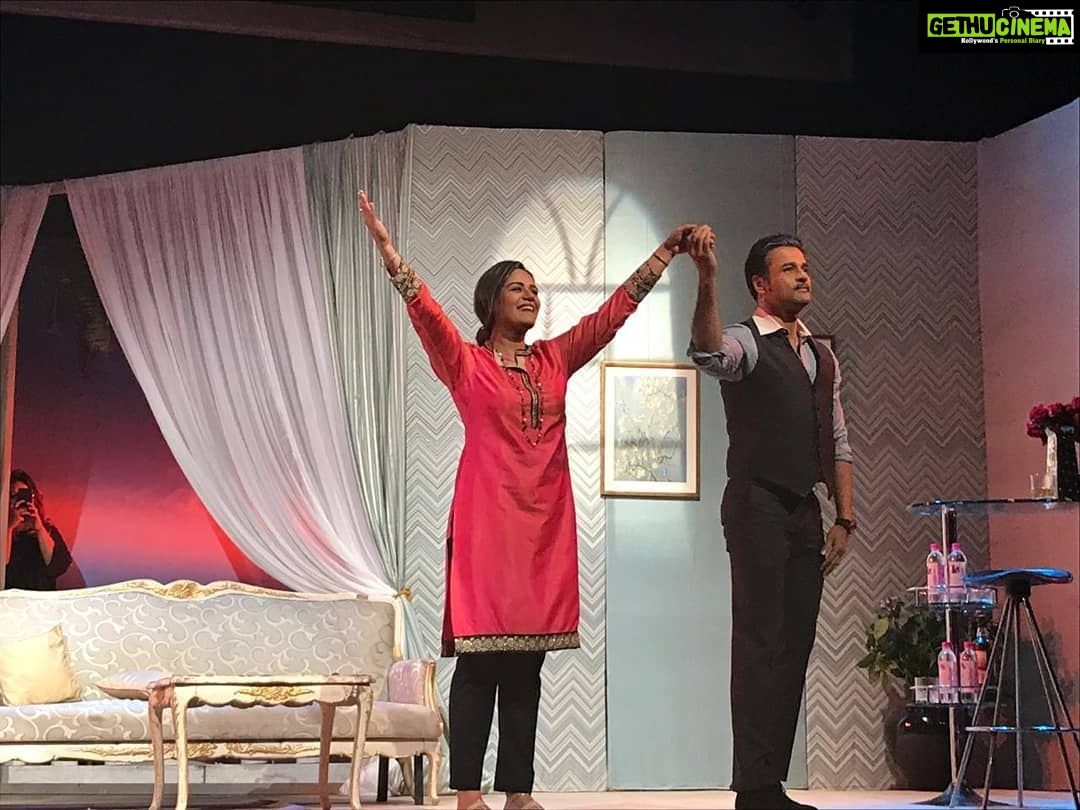 Mona Singh Instagram - Theatre is my happy place #unfaithfullyyours #standrews #bandra #housefull #happyme