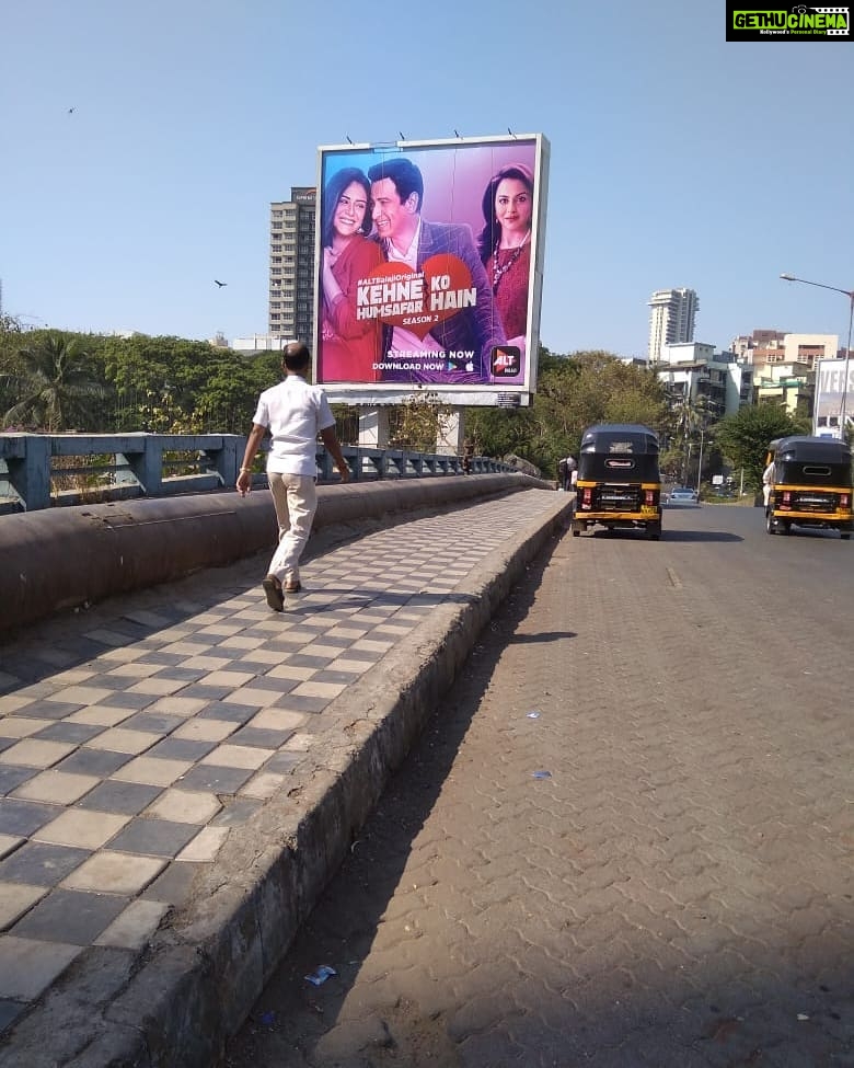 Mona Singh Instagram - Super excited to share this particular pic cause this one is right next to my house yayyy #kehnekohumsafarhain #promotions @altbalaji @ektaravikapoor #webseries #digital #spotted