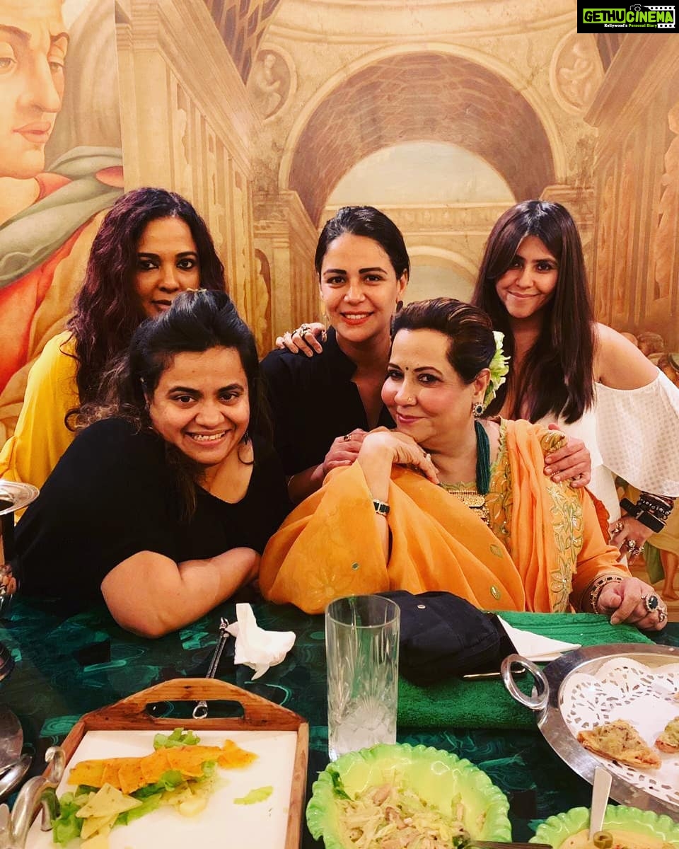 Mona Singh Instagram - Happy gals are the prettiest #whatanite #dinnerdate #happy #happyfaces