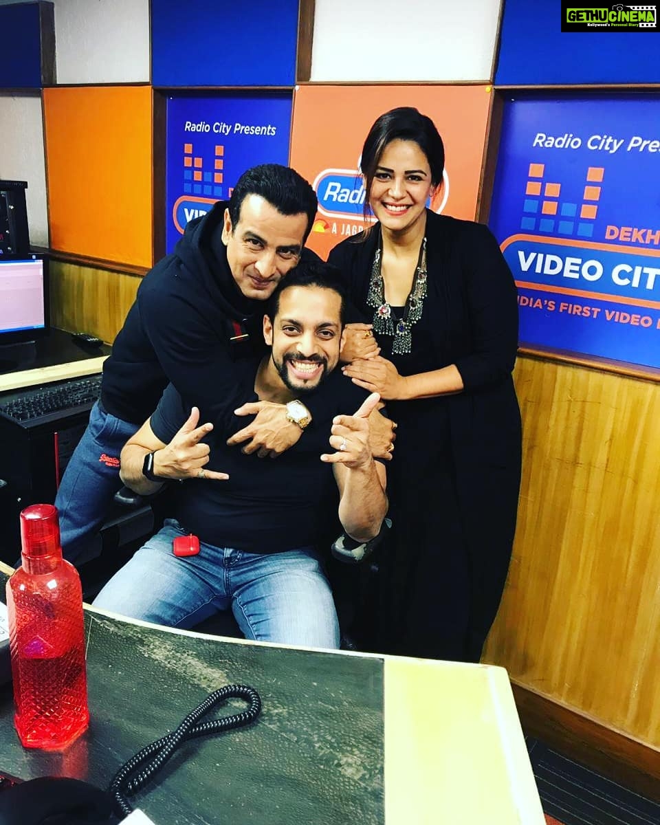 Mona Singh Instagram - And the promotions have begun #kehnekohumsafarhain @salilacharya @ronitboseroy @altbalaji @radiocityindia