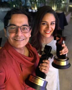 Mona Singh Instagram - Love what u do,n enjoy the rewards. Gaurav gera for best actor Comic and I got best actor for Yeh meri family. Thank u Talent Track #bestmoment #besties #awards #rewards @tvfqtiyapa @eightypackabs @akvarious @gauravgera